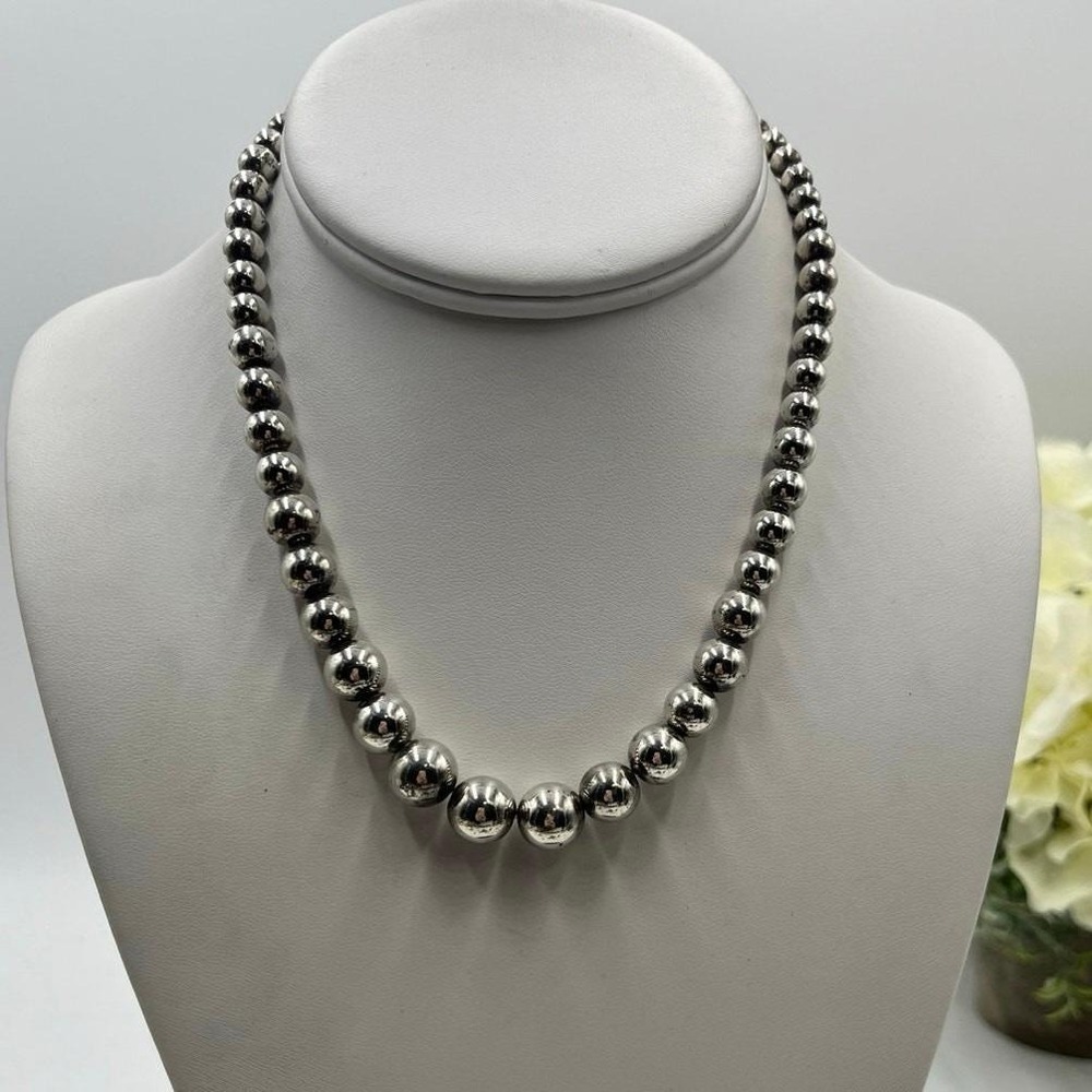Tiffany & Co Authenticated Hardwear Sterling‎ Graduated Beaded Soldered Necklace